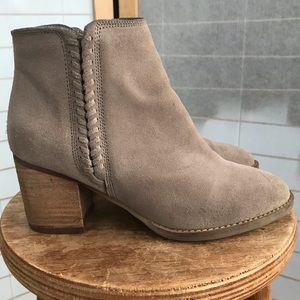 Blondo Sz 8.5 tan suede waterproof ankle bootie